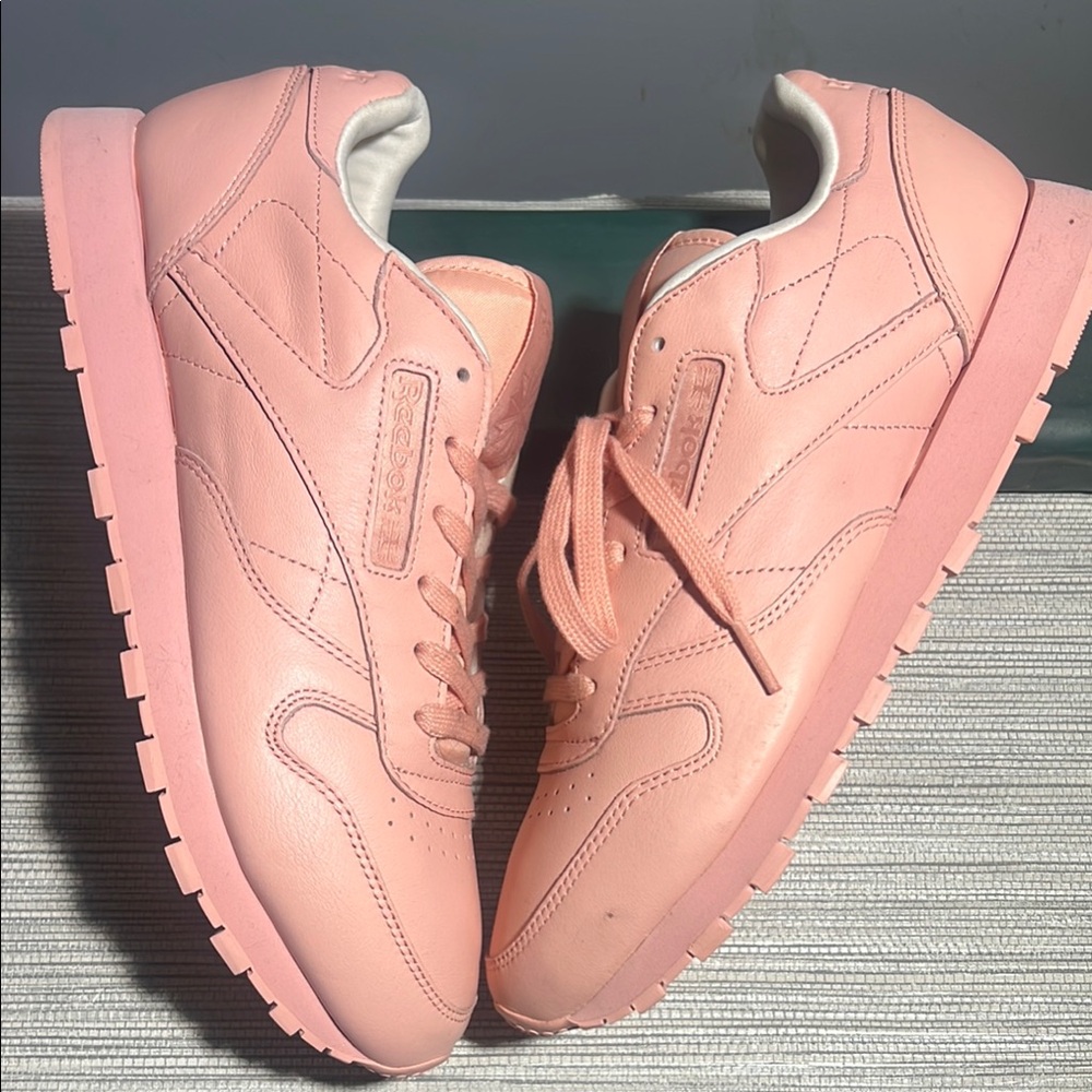 Reebok Classic Pink Sneakers - New